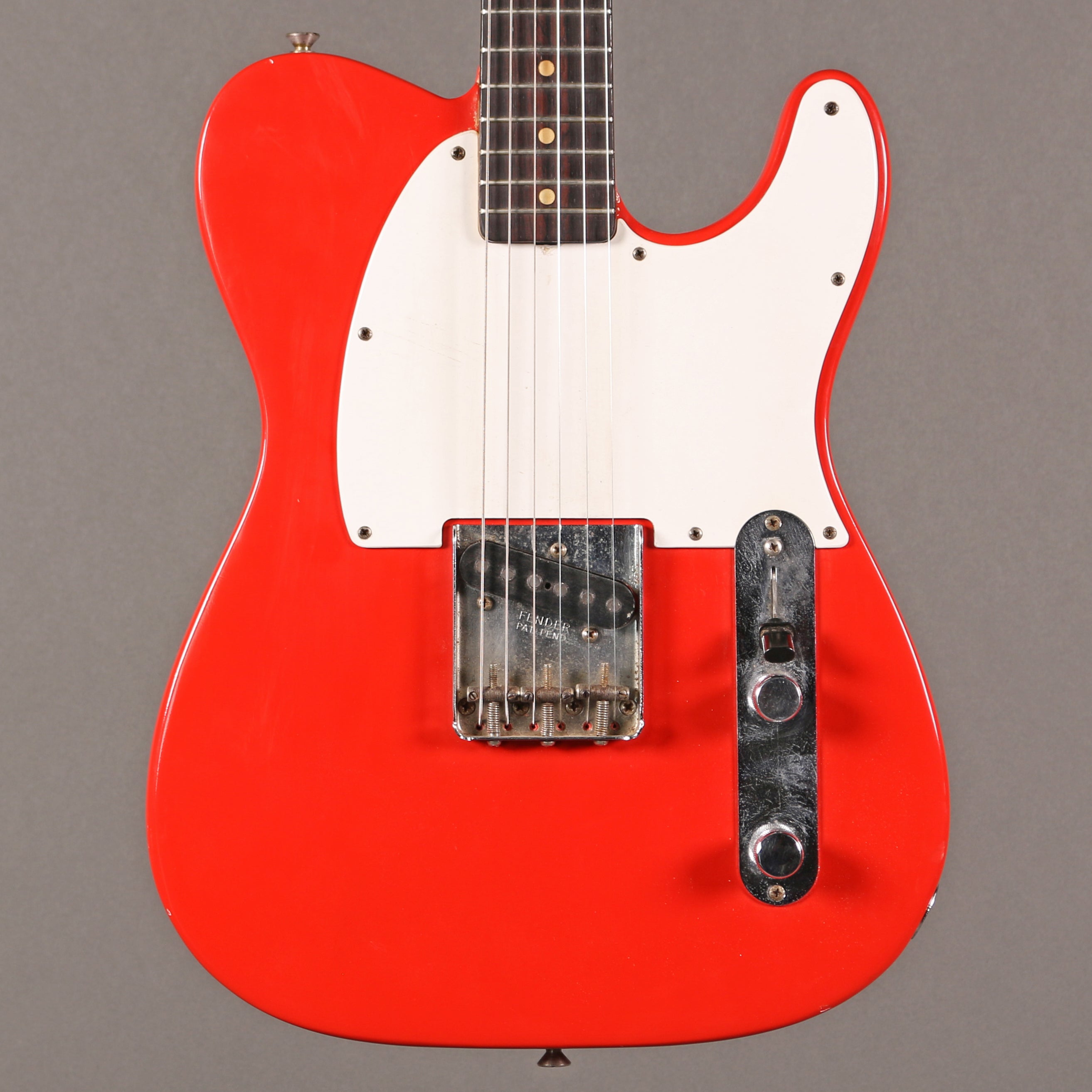 ヴィンテージショーケース |ヴィンテージギターを購入する– Emerald