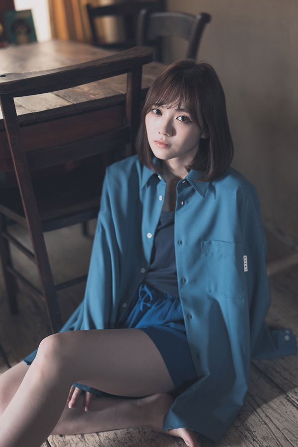 乃木坂46・田村真佑、クール＆ナチュラルな表情を披露 「blt graph