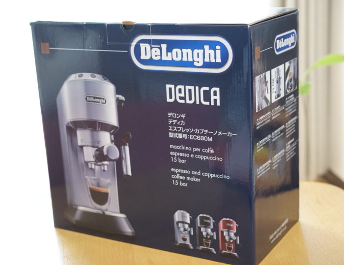 デロンギのエスプレッソメーカー(EC680)とコーヒーグラインダー(KG521J