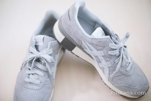 オニツカタイガーのタイガーアリー。空飛ぶ履き心地スニーカー。グレー