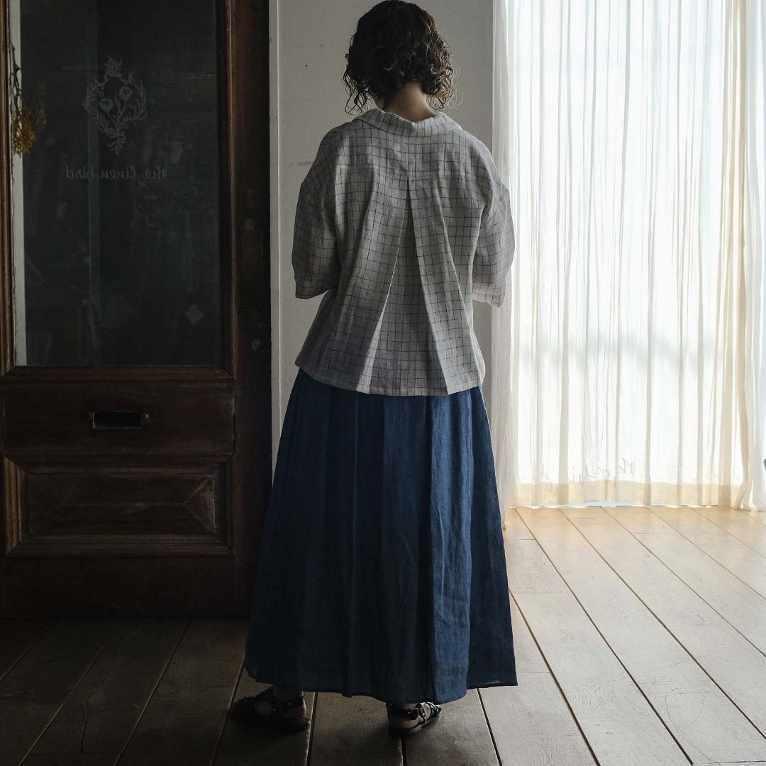 3つの青が生み出す、静かな青の大人スカート – Envelope