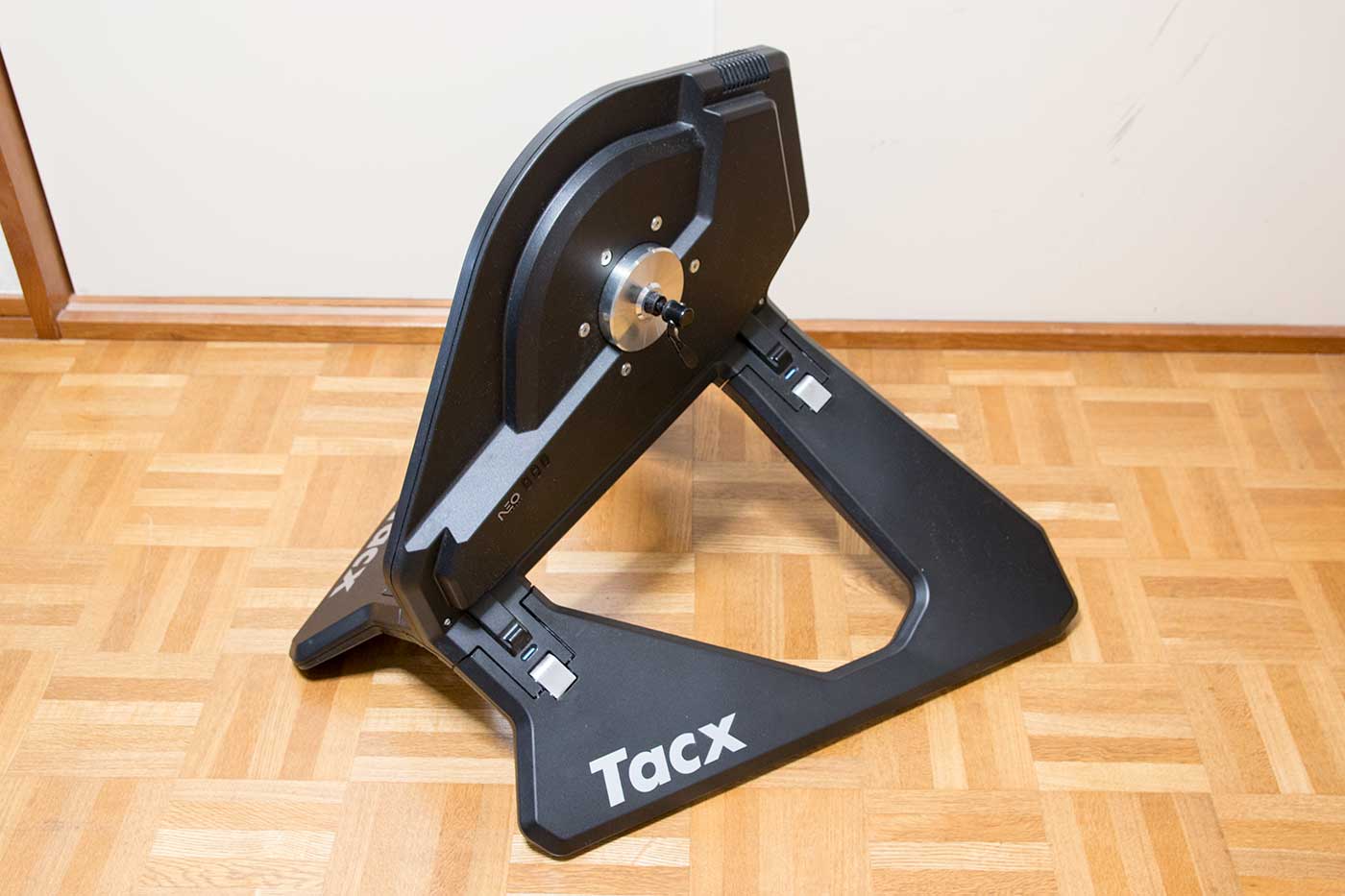 Tacx Neo Smart」詳細レビュー。 Zwift連携も簡単なローラー(スマート