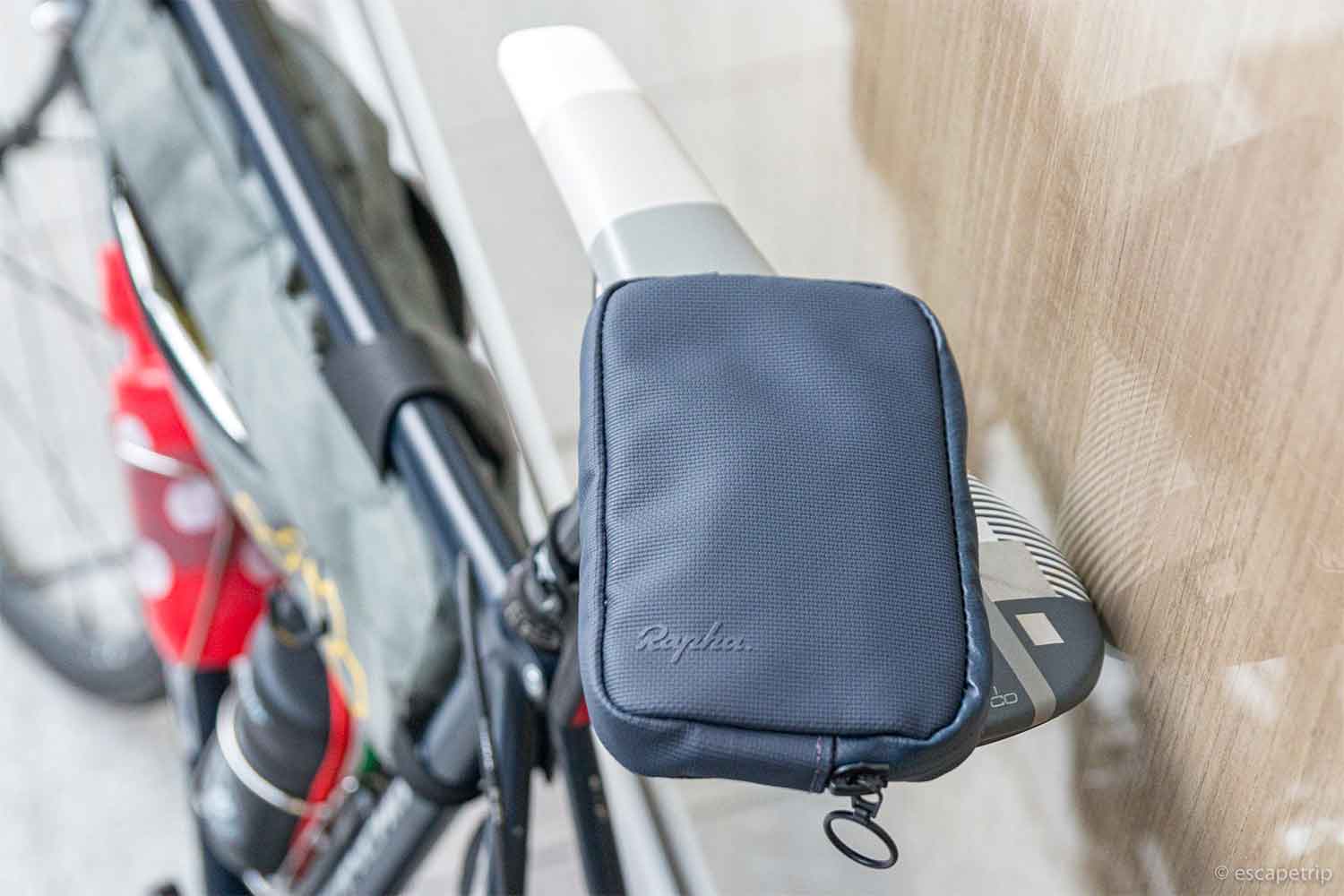 Raphaの財布「RAINPROOF ESSENTIALS CASE」レビューと、僕の財布の中身