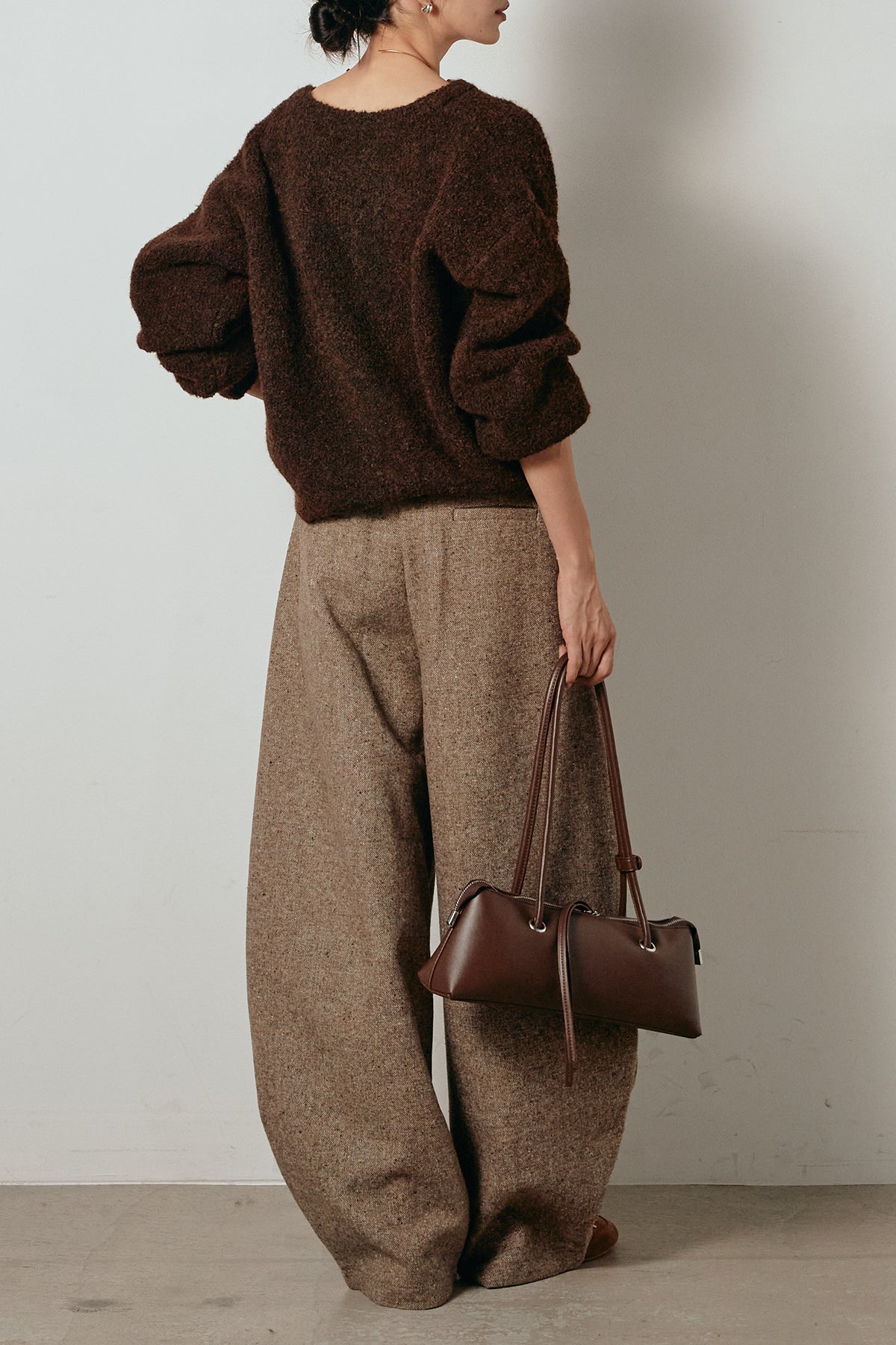即納】ベルト付きネップツイードカーブパンツ/コーヒー – ESICA