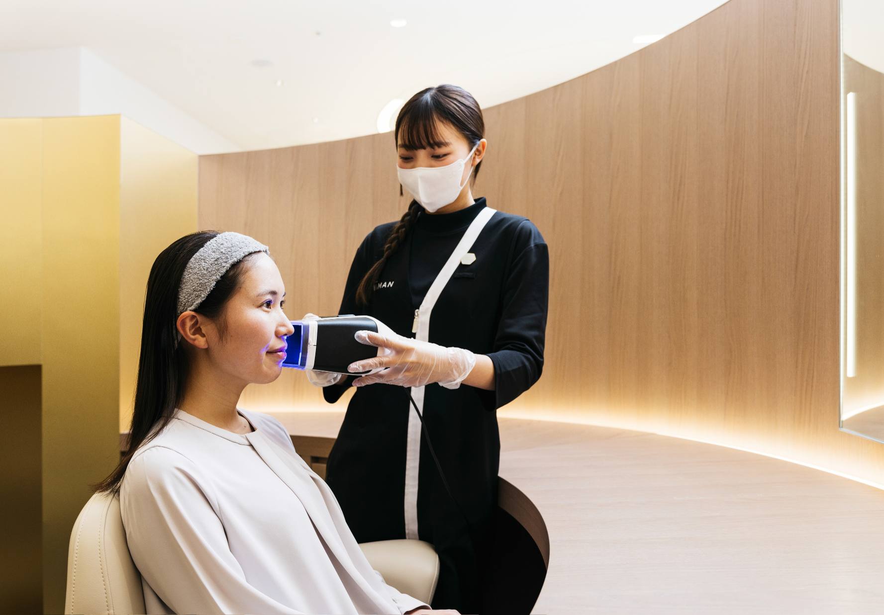 話題の美容機器で表情筋トレーニング＆くすみケア ヤーマンの顔専門