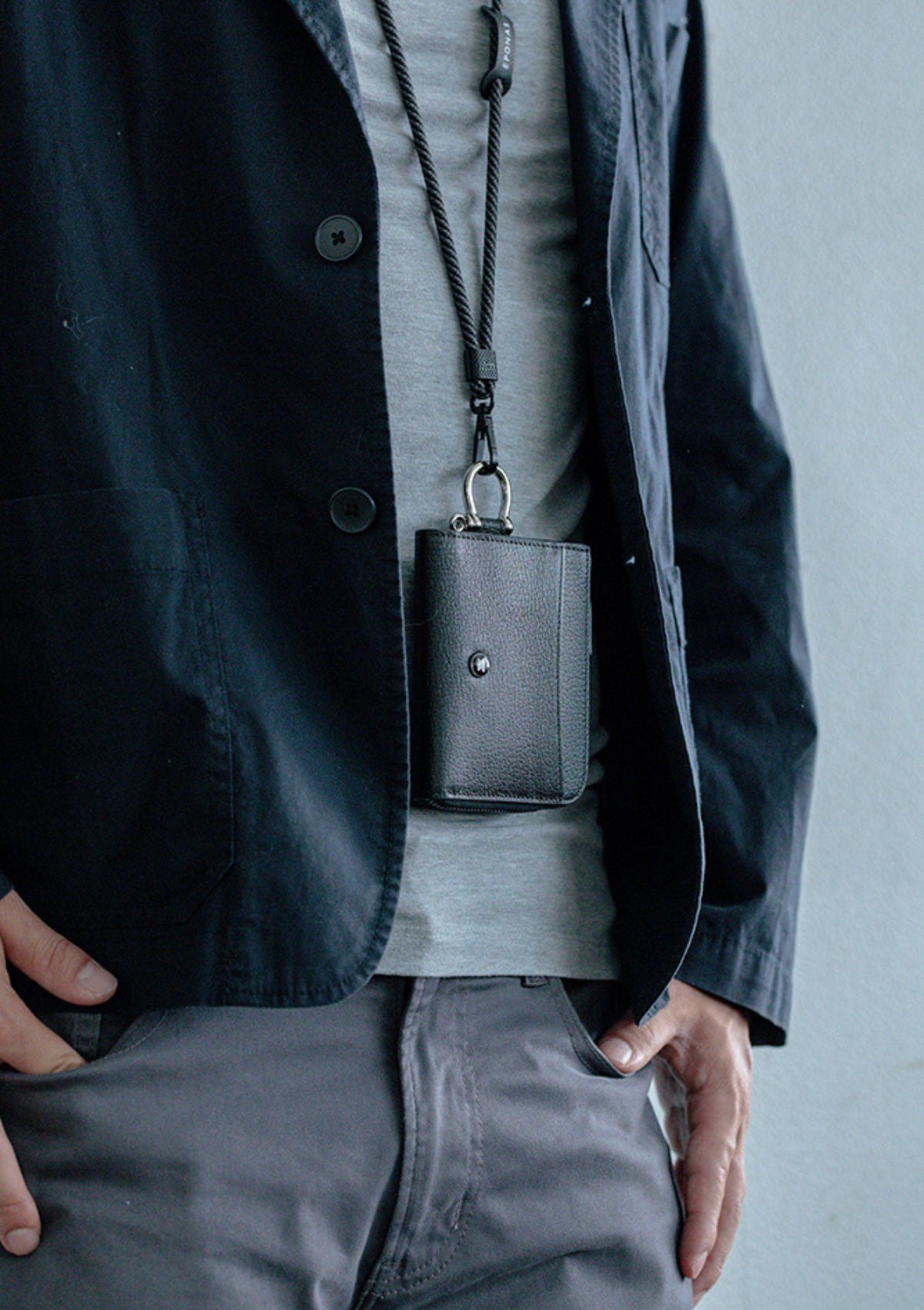 ジップレザーウォレット ブラック AirTag 収納ポケット付き 財布 / Zip