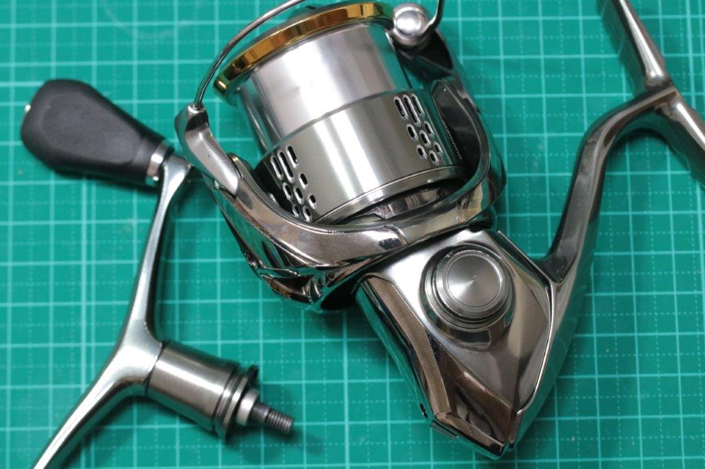 18ステラ C3000SDHHG修理 スプール下部で引っかかりがある | リール
