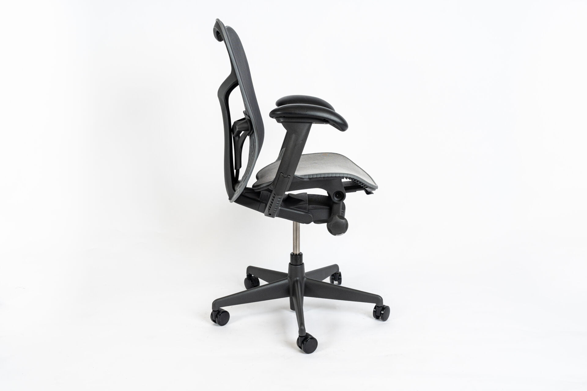 Herman Miller | Model: Mirra 2 | Color: Gray | Refurbished Office