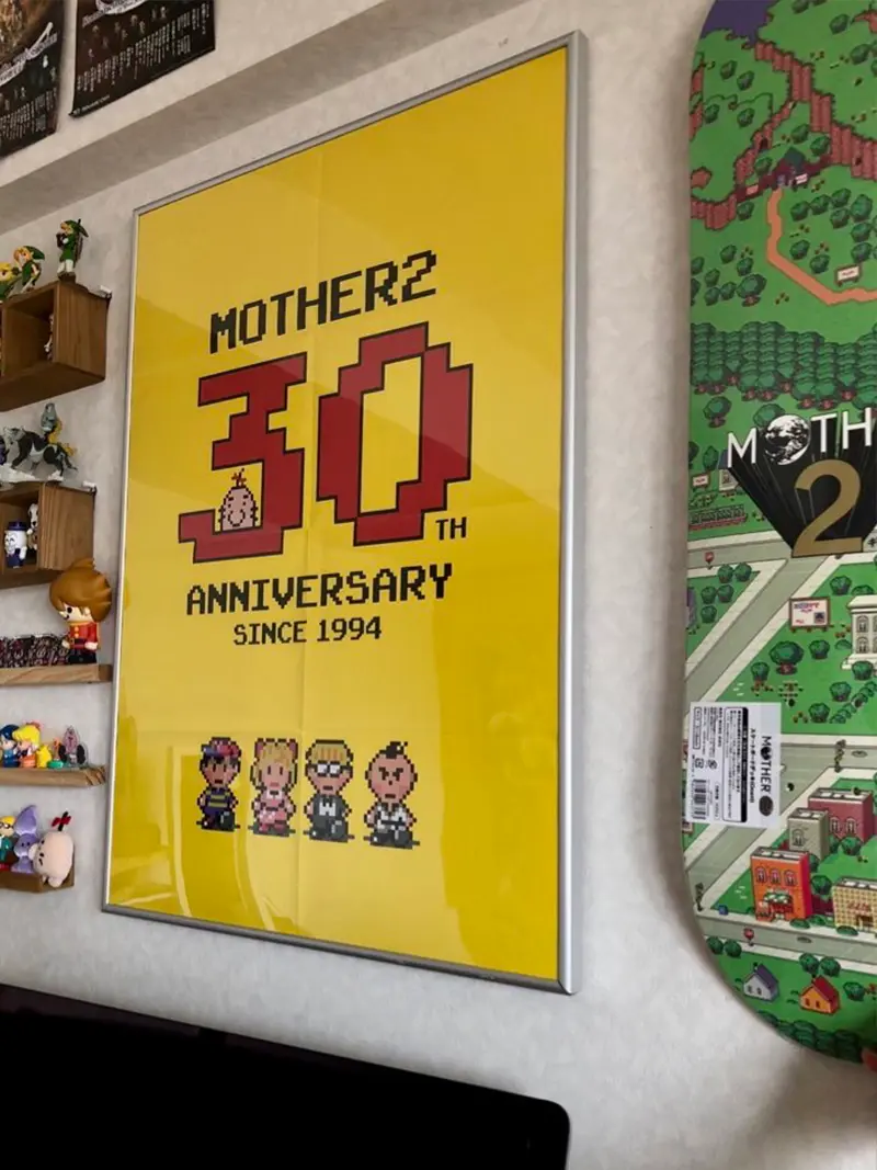 MOTHER2の30周年ポスターを飾ってみた – eriomura.com