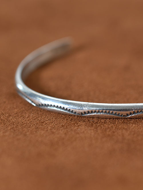 NAVAJO Hand Made Silver Bangle を通販 | ETOFFE