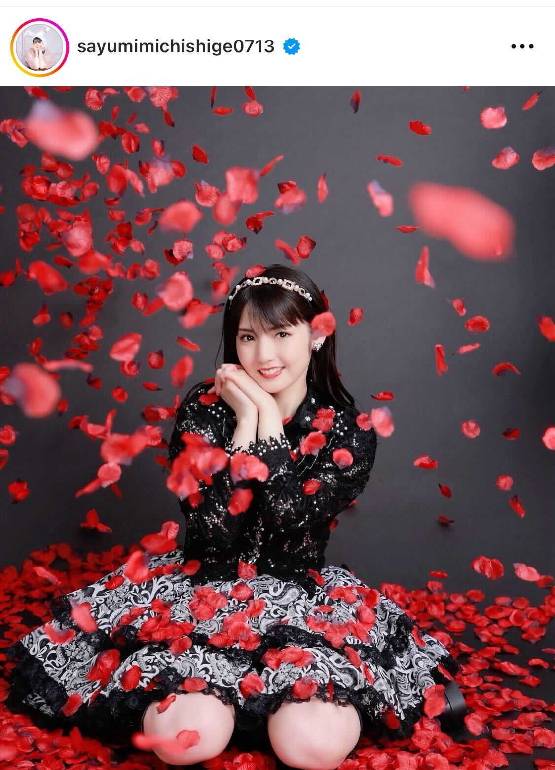 道重さゆみ、“再生8周年”を報告！花びら舞い散る美麗SHOTに反響「奇跡