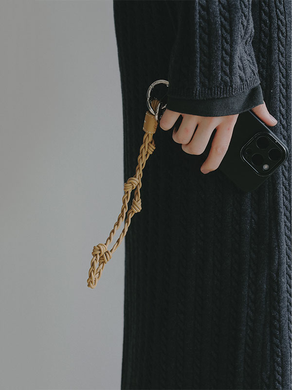 レザーコードショートマルチストラップ(F BEIGE): グッズ │ ETRE