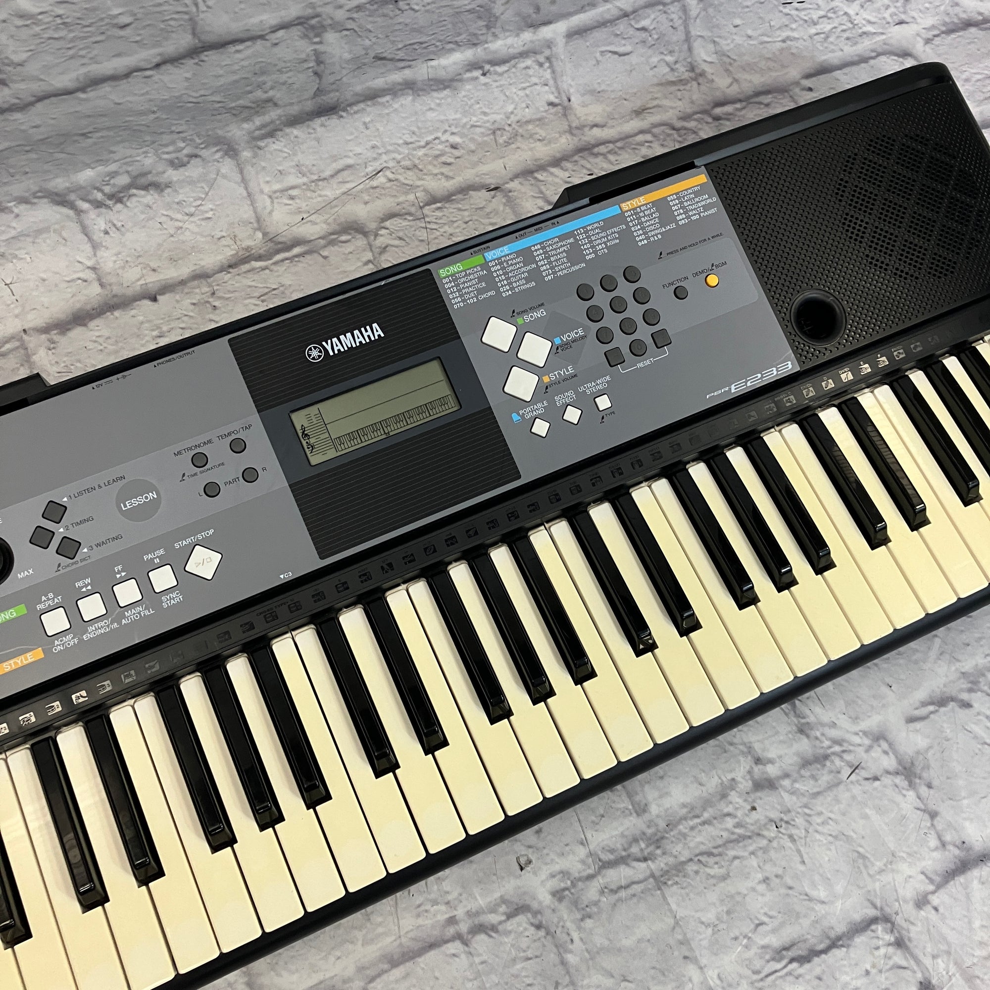 Yamaha PSR-E233 61-Key Electronic Keyboard - Evolution Music