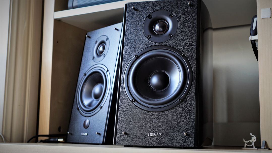 Edifier R2000DB Review – Back in Black – Everyday Listening