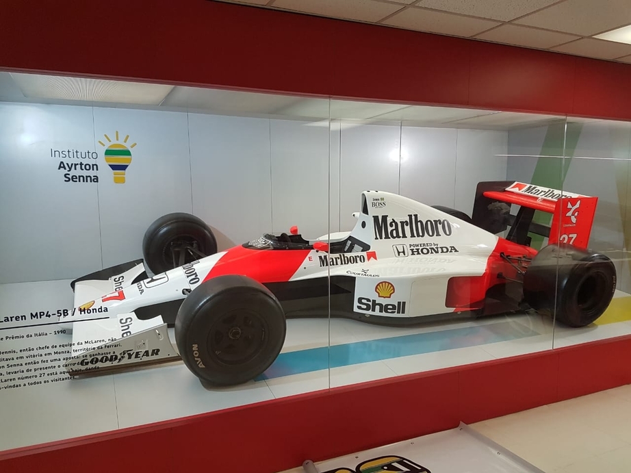 ECR - McLaren MP4/5B details