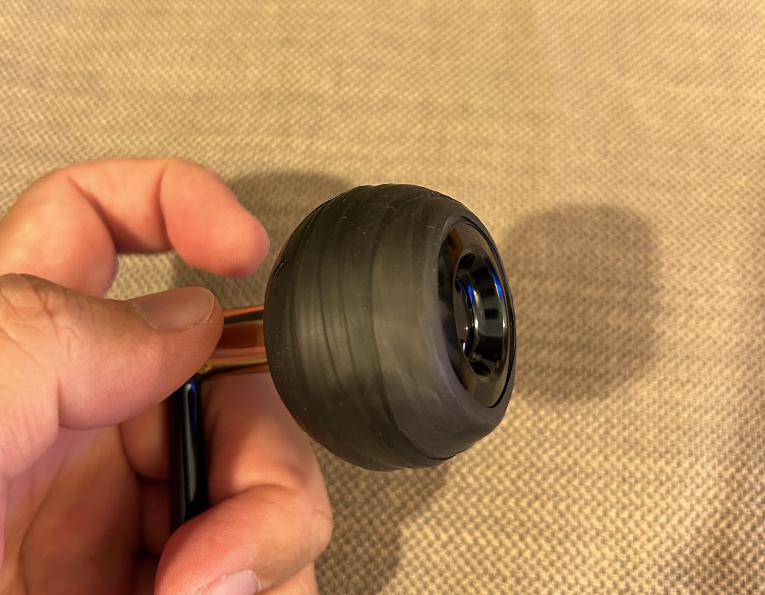 自己癒着テープはハンドルノブの傷を予防する | EYE ＆ LIPS