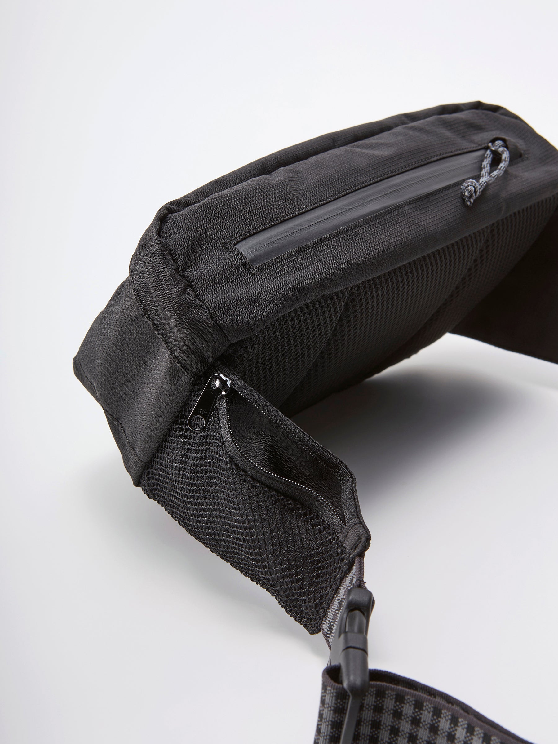 ボディバッグ〈NEW ERA® × familiar〉 | ファミリア公式サイト