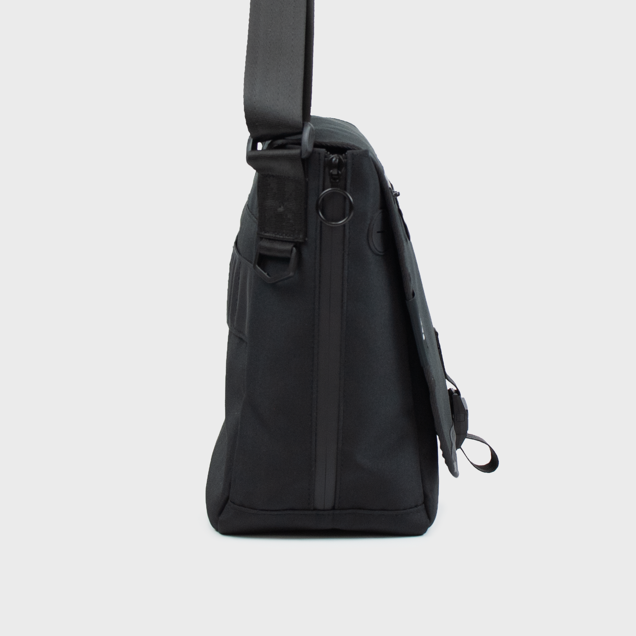 HighSpec MessagerBag「013_Riverse」 – FADEN