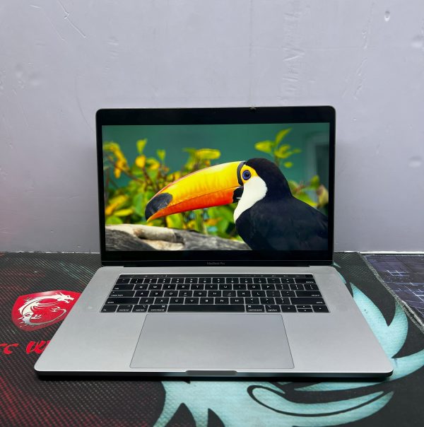 MACBOOK PRO 15 2018| INTEL CORE I9 |32GB RAM |512GB SSD |4GB
