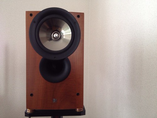 KEFスピーカーiQ3のインシュレーターを真鍮製スパイクタイプに変更してみた