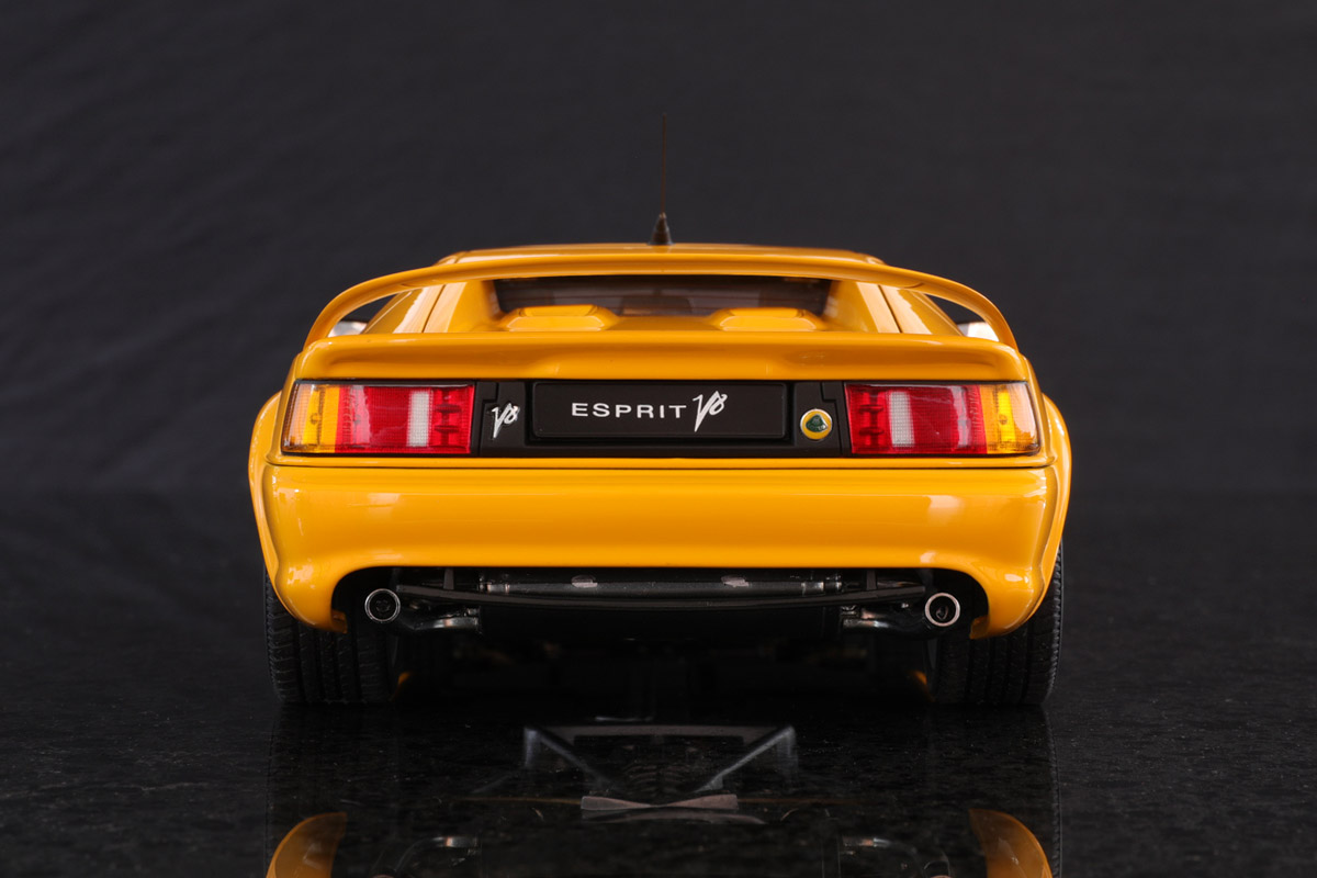 AUTOart 1:18 Lotus Esprit V8 (yellow) new photos | DiecastXchange