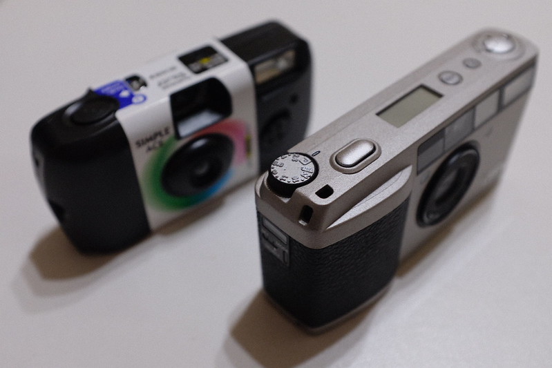 コンパクトフィルムカメラRICOH GR1vの大きさ比較なのです！ - SAY