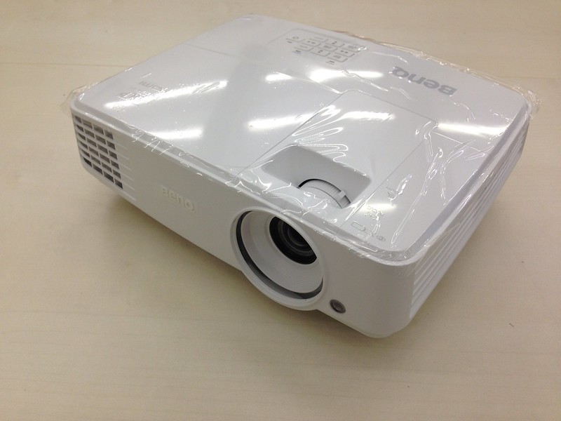 安価でセミナーや会議にも使える静かなプロジェクター！BenQ DLP (SVGA