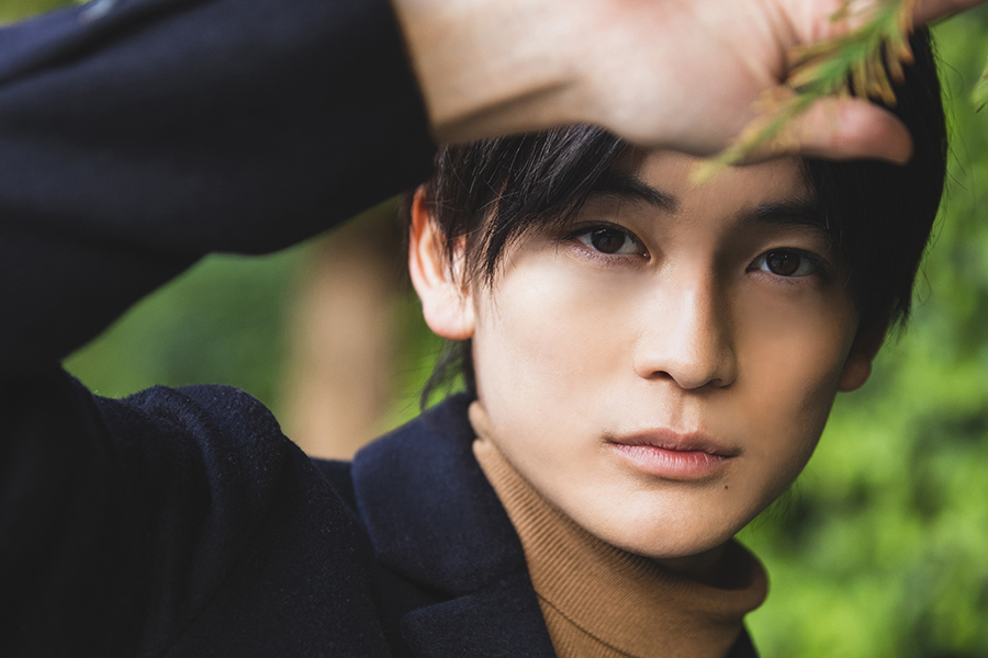 高橋文哉】ファースト写真集『架け橋』ようこそ、僕物語の世界へ – FAST