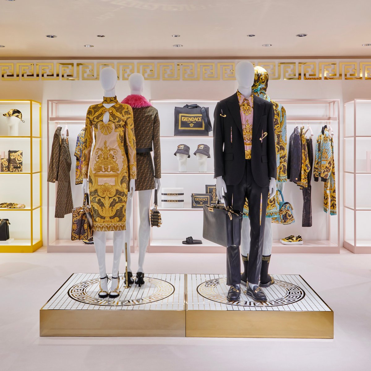 FENDI×VERSACE「フェンダーチェ」が発売、伊勢丹新宿店のポップアップ