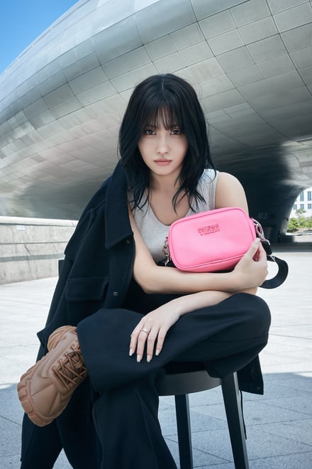 オニツカタイガー」アンバサダーTWICE MOMOが出演、2024年秋冬の