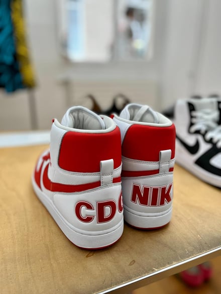 コム デ ギャルソン オム プリュスがナイキ「ターミネーター」のコラボ