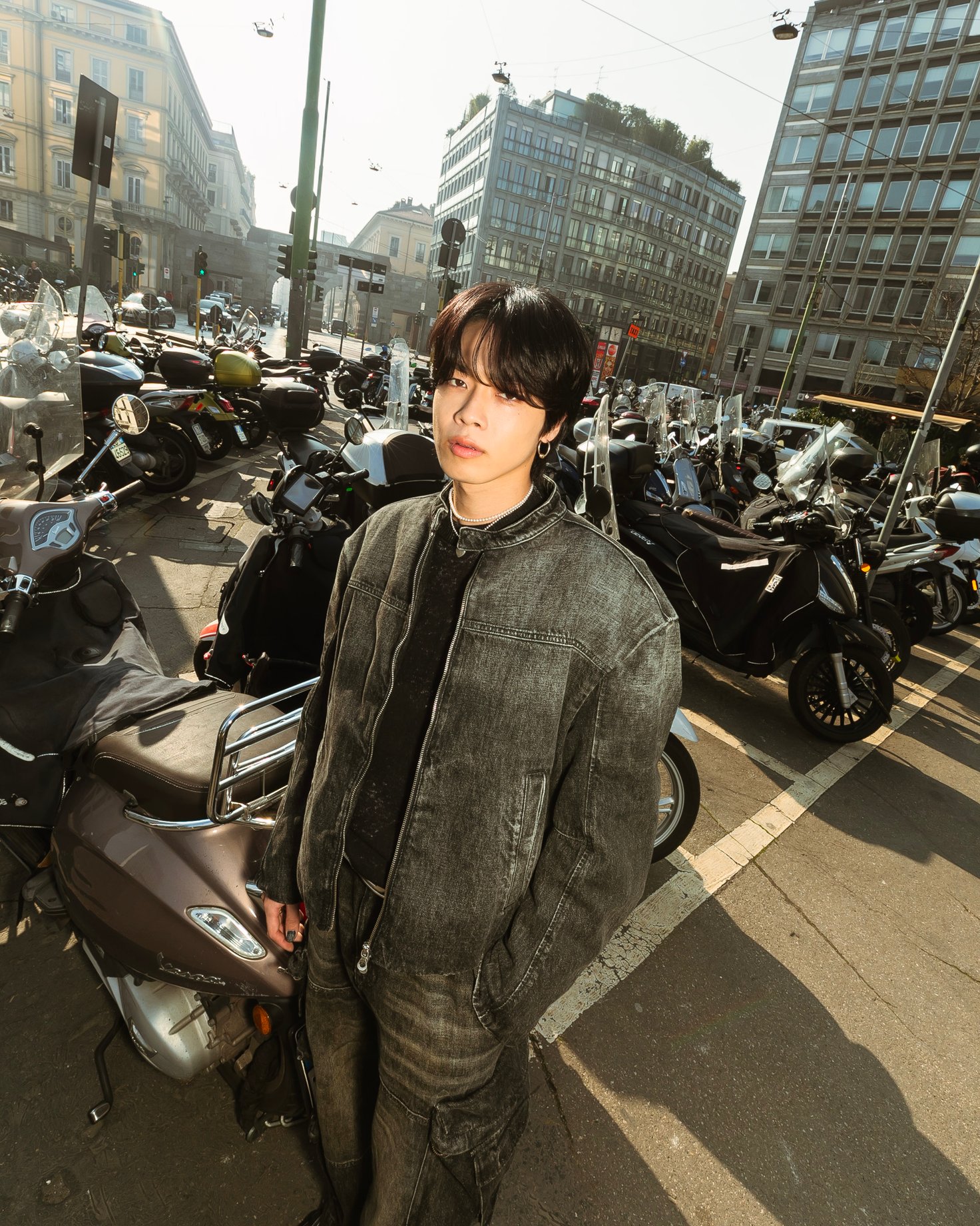 ミラノの街で躍動するDIESEL × コムドットやまと