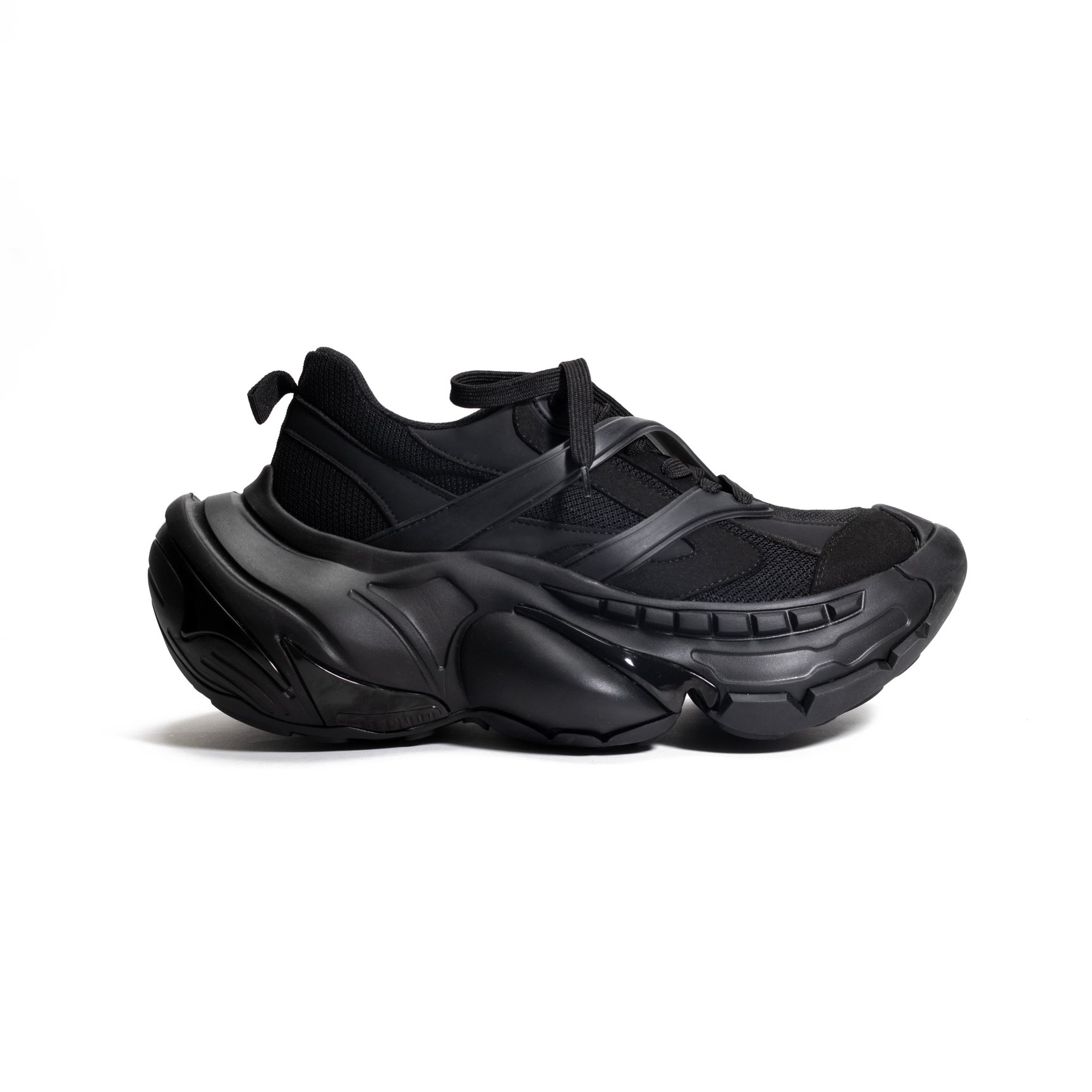 ミキオサカベがスリー トレジャーズとコラボ、新作シューズ