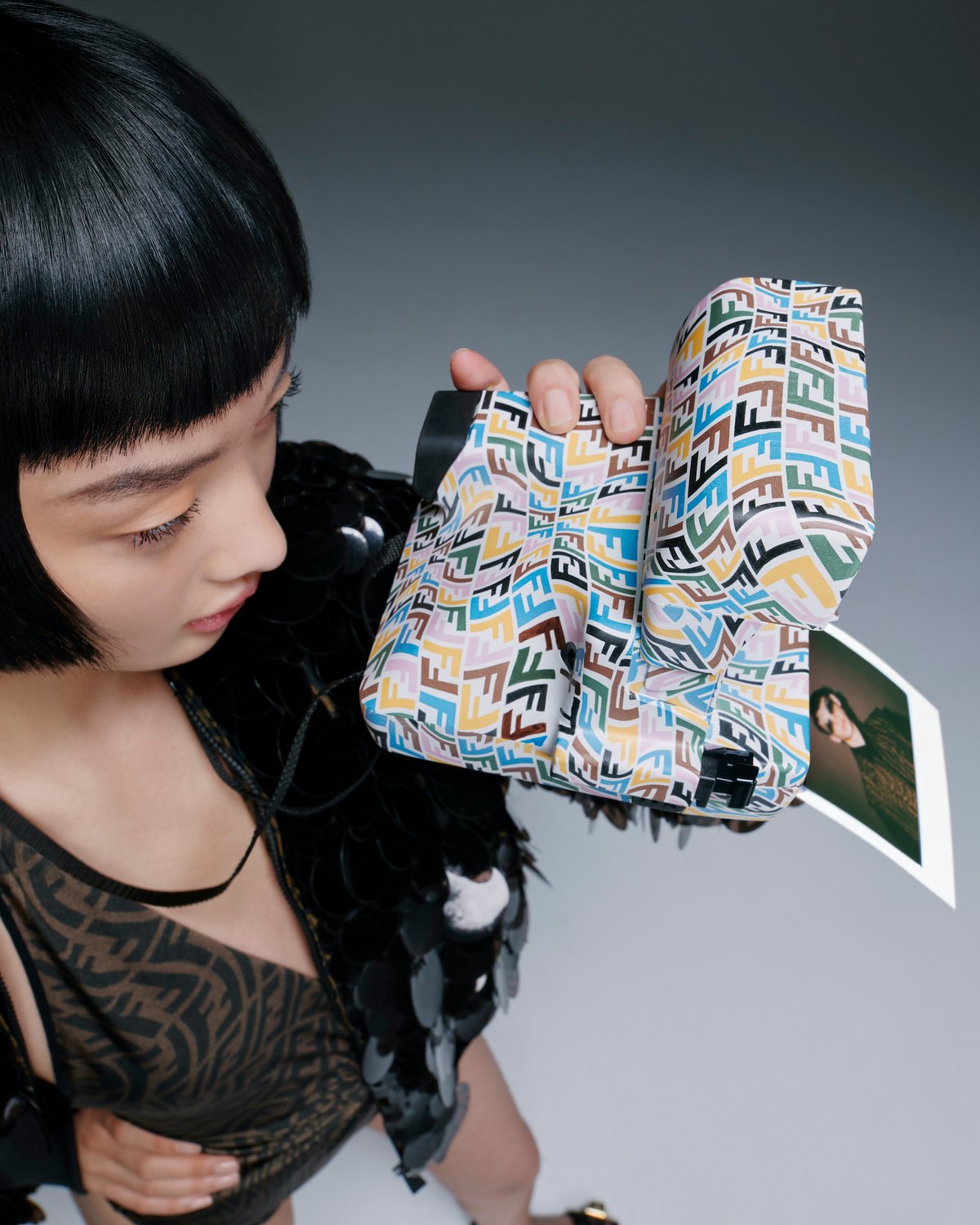 フェンディ」とコラボしたポラロイドカメラが登場、EC限定発売