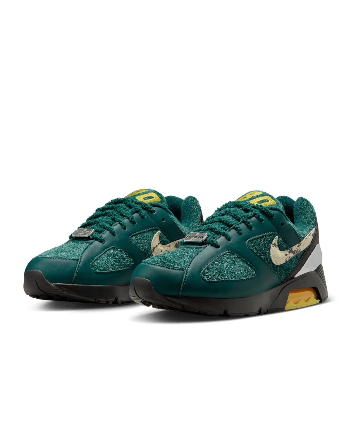 ナイキがロンドン発エプロン・レコーズと初コラボ 異素材を組み合わせ