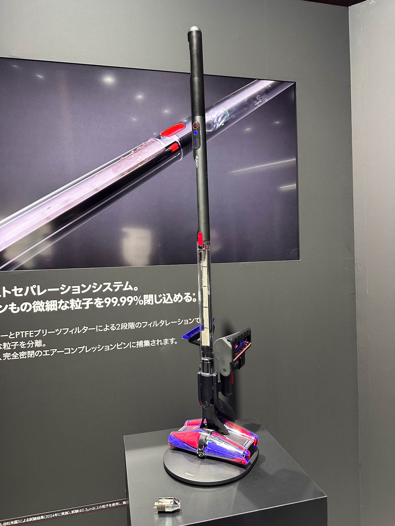 ダイソンが新作コードレス掃除機発売 髪の毛が絡まらない独自