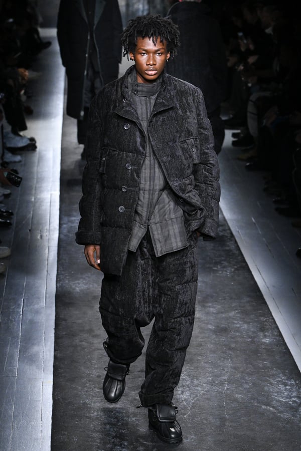 Yohji Yamamoto POUR HOMME 2025年秋冬コレクション | パリ | 画像80枚