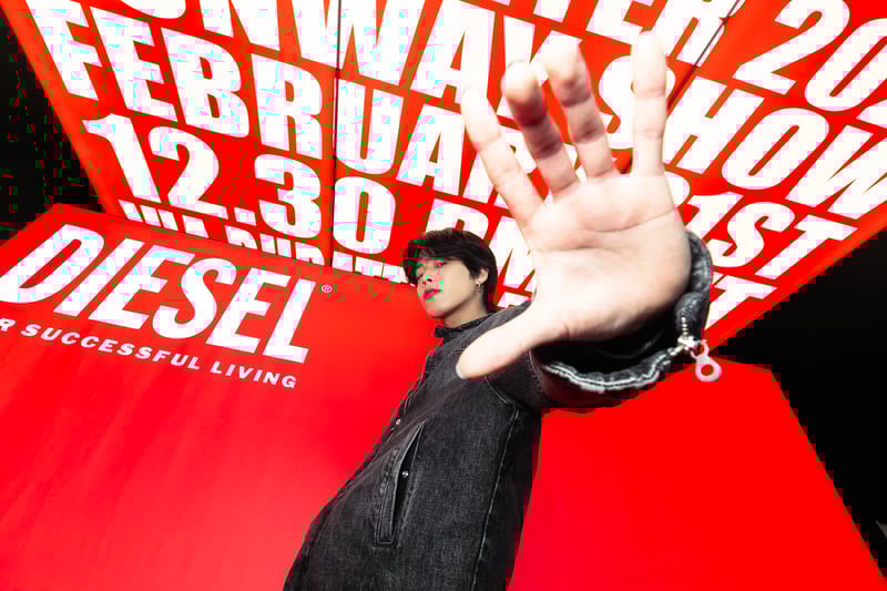 ミラノの街で躍動するDIESEL × コムドットやまと