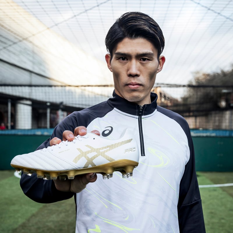 アシックス」がアーセナルFCの冨安健洋とアドバイザリースタッフ契約を締結