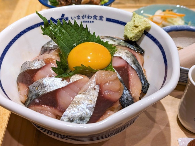 西新宿】三崎港直送の新鮮な「ごまさば丼」は脂のりが格別『いまがわ