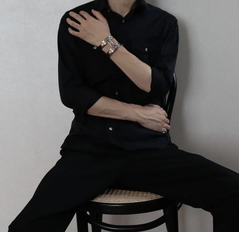 2年愛用レビュー】エルメスのトゥアレグ族バングルアノーのサイズ感