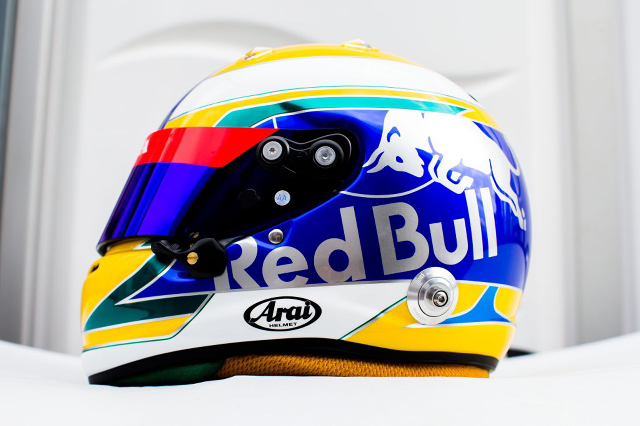 山本尚貴、トロロッソ・ホンダ仕様のスペシャルヘルメットを披露 / F1