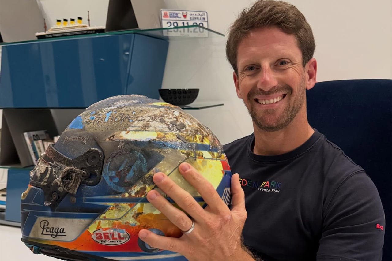 ロマン・グロージャン、2020年F1大事故のヘルメットと再会 【 F1-Gate