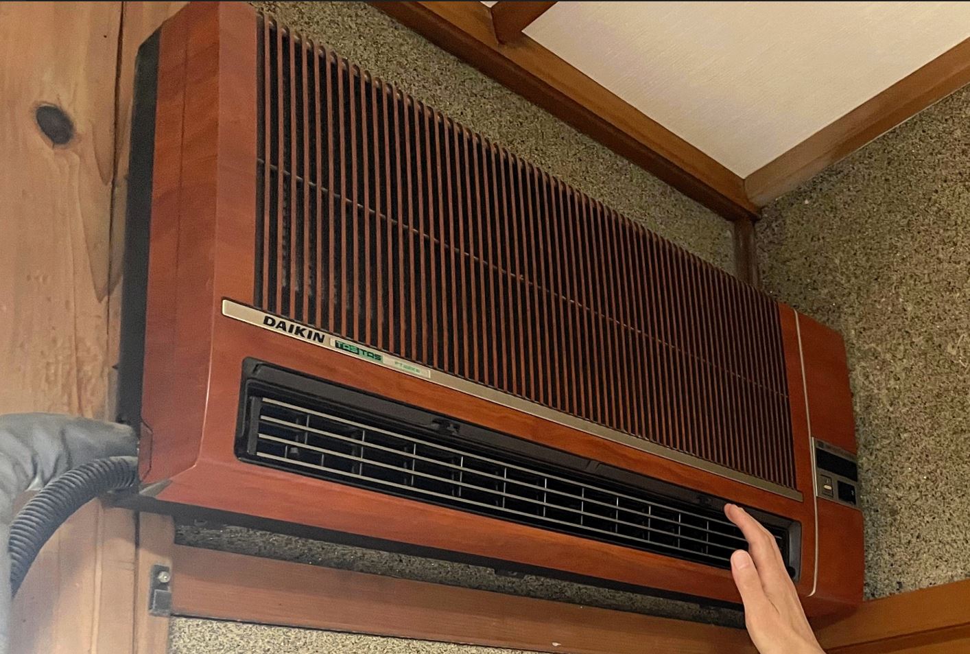 リモコンは有線…昭和52年製のエアコンついに卒業 福井県勝山市で最古