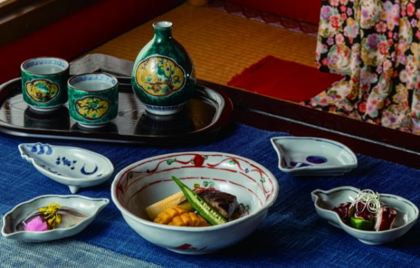 10号飾皿 古九谷花鳥（皿立付）