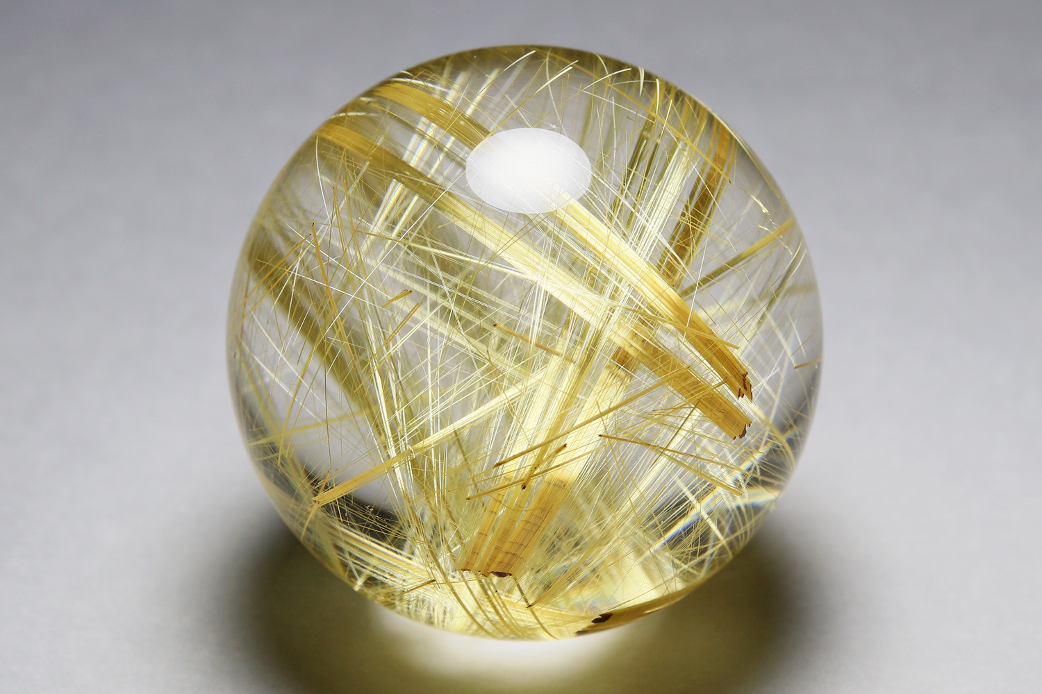 ルチルクォーツ辞典 | 金色の輝きを放つ天然石の王様「ルチルクォーツ