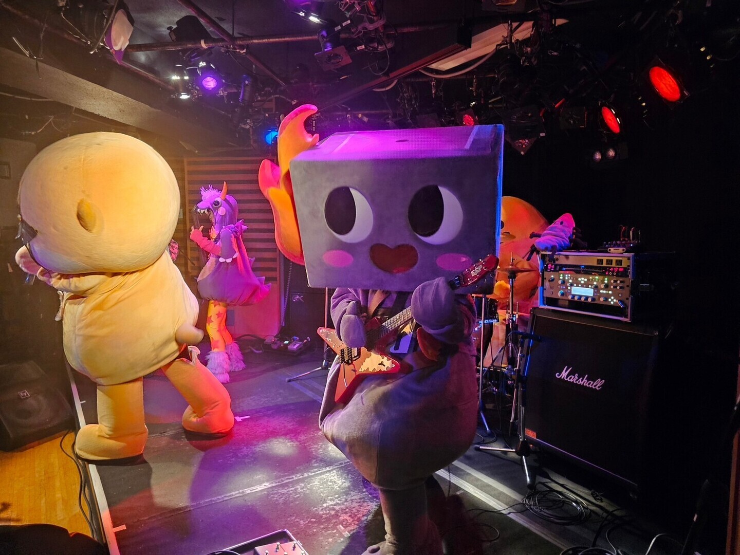 あの、ゆるキャラ「ちぃたん☆」のバンド「ちぃたん☆KISS～愛のROCK