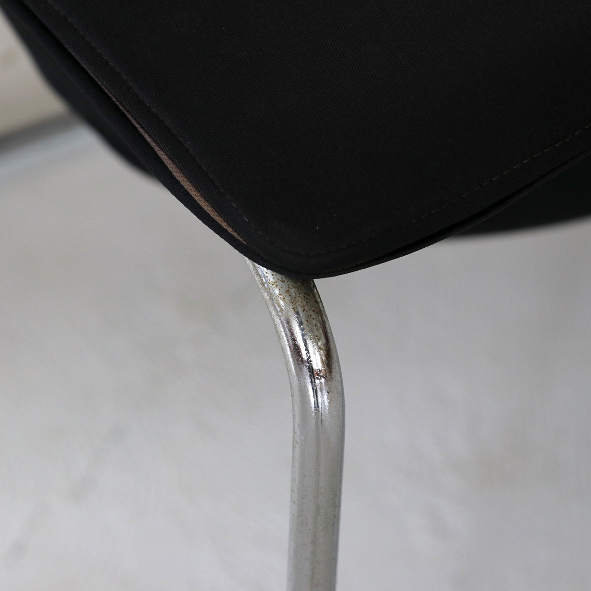 Cubic Chair / Olivier Mourgue / airborne – FILM