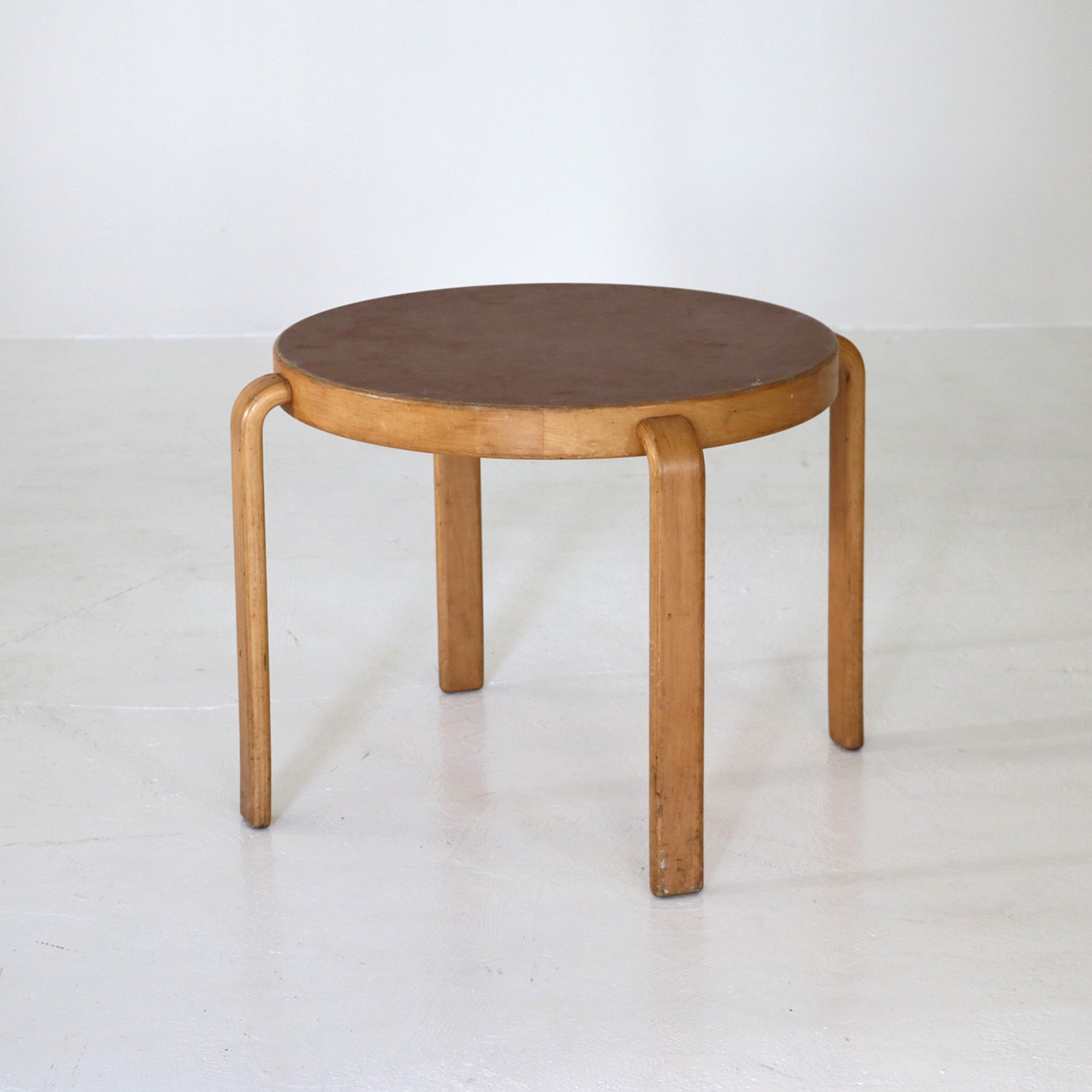 Side table / Magnus Olsen – FILM