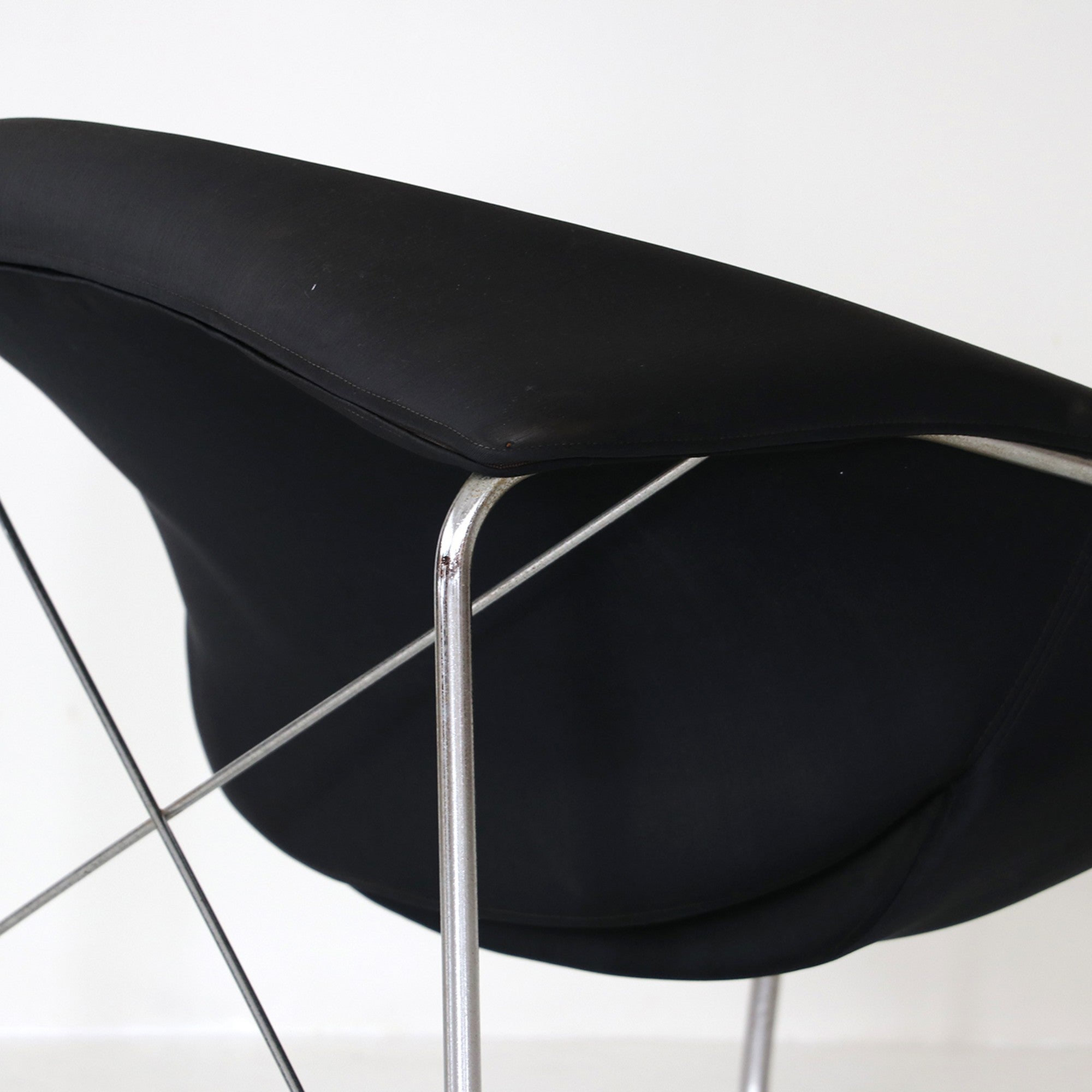 Cubic Chair / Olivier Mourgue / airborne – FILM